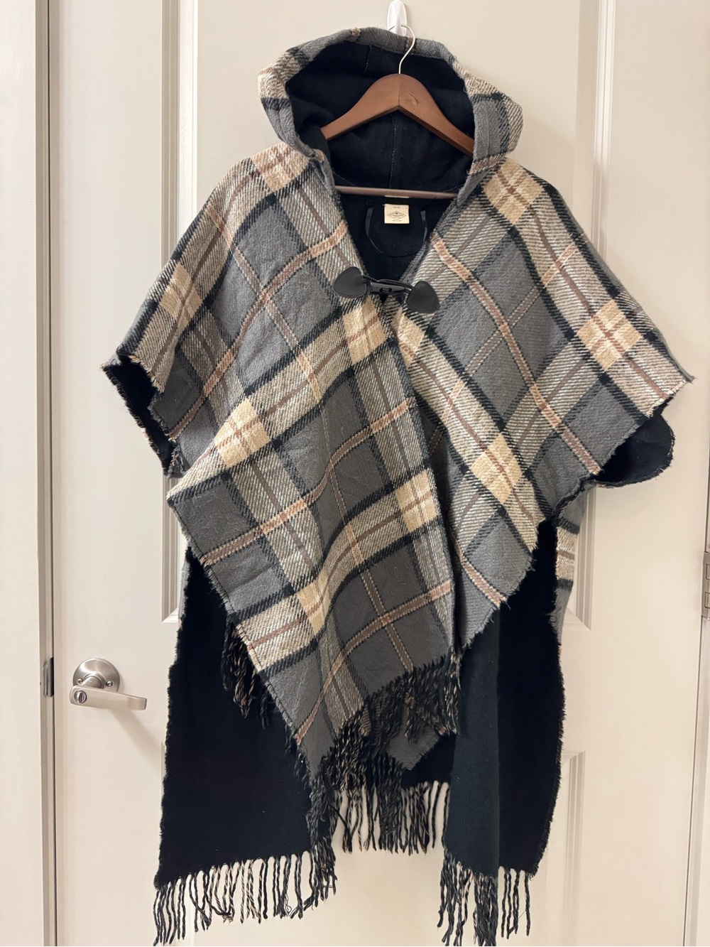 St. John’s Bay Women’s Hooded Knit Poncho Tan Black Fringe One Size Boho acrylic